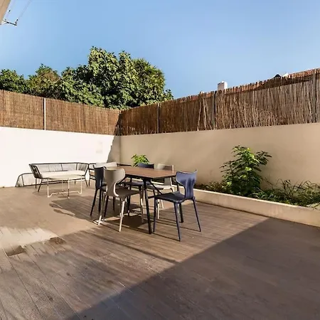 Botanical Design W Terrace For 2 In Uptown Area *