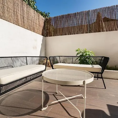 Botanical Design W Terrace For 2 In Uptown Area *