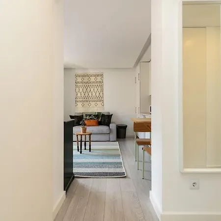 Botanical Design W Terrace For 2 In Uptown Area ליסבון