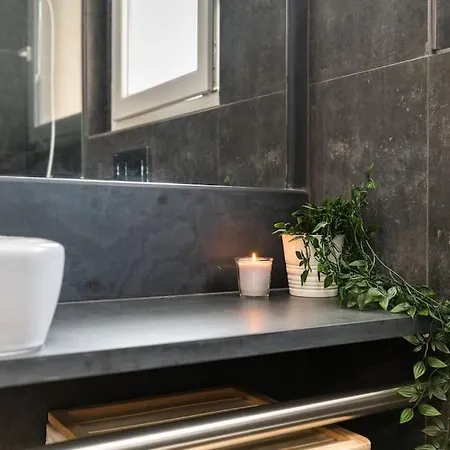 Botanical Design W Terrace For 2 In Uptown Area