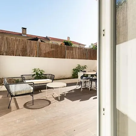 Botanical Design W Terrace For 2 In Uptown Area דירה ליסבון