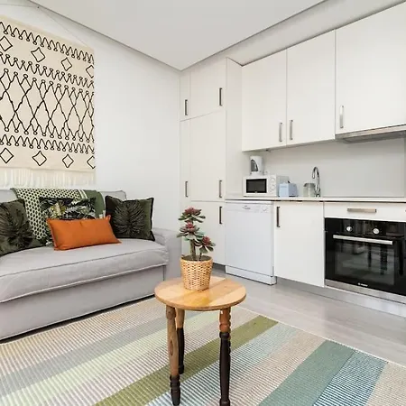 Botanical Design W Terrace For 2 In Uptown Area ליסבון