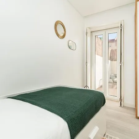 Botanical Design W Terrace For 2 In Uptown Area דירה *