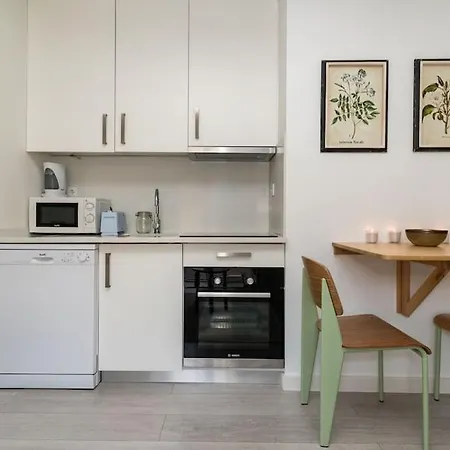 Botanical Design W Terrace For 2 In Uptown Area